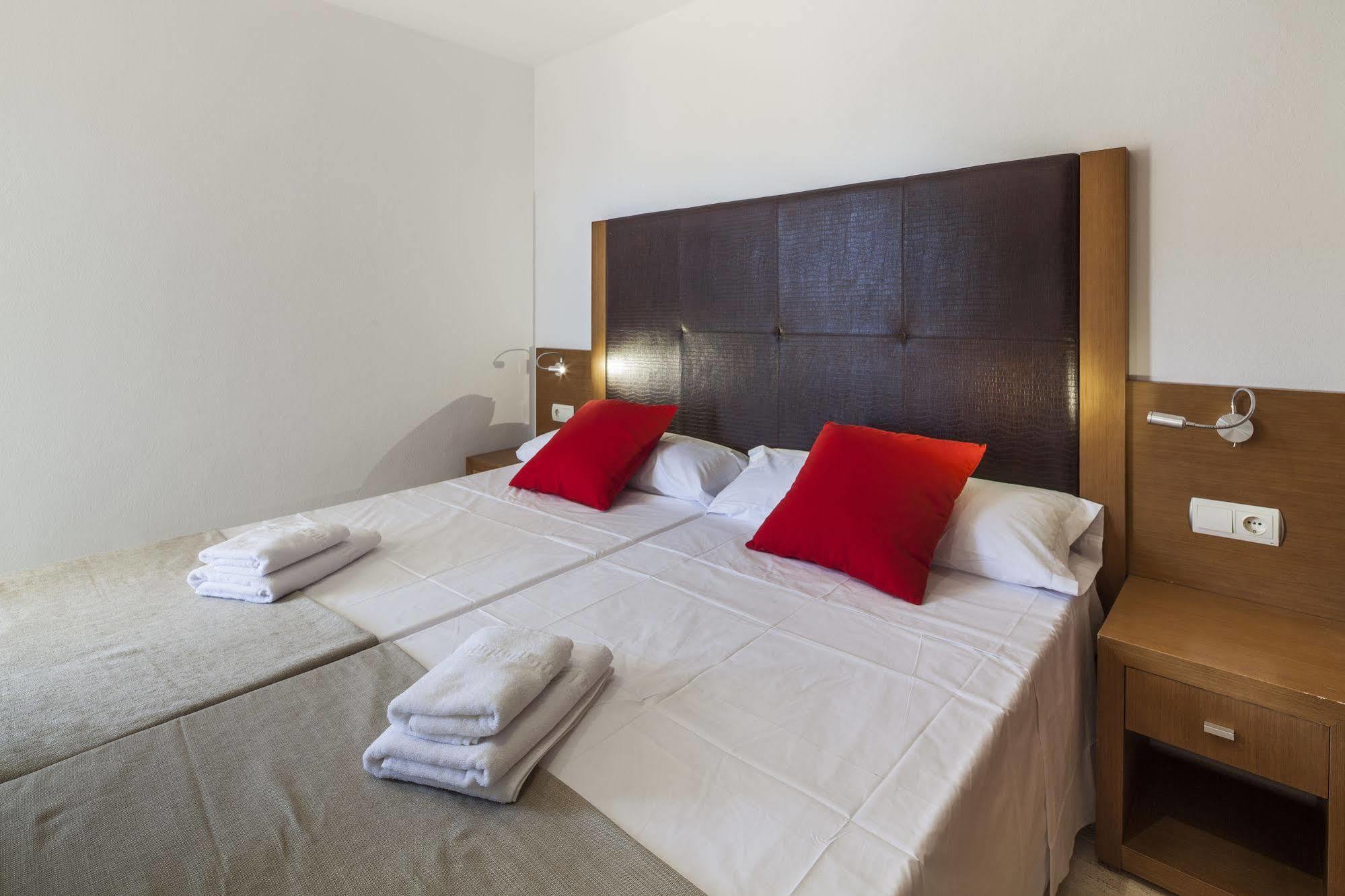 Ibiza Heaven Apartments (Adults Only) Platja d'en Bossa Eksteriør billede